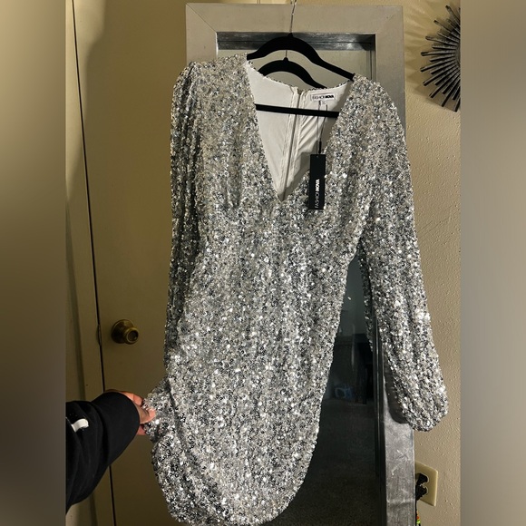 SPARKLY SILVER LOW V-NECK DRESS | SIZE MEDIUM - Picture 3 of 6